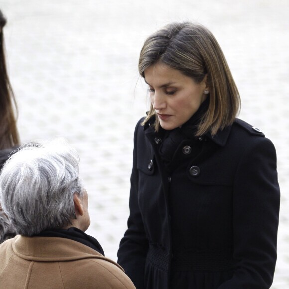 La reine Letizia et le roi Felipe VI d'Espagne assistaient le 15 décembre 2015 aux funérailles de Jorge Garcia Tudela et Isidro Gabino San Martin Hernandez, deux policiers espagnols tués à l'ambassade d'Espagne à Kaboul (Afghanistan) lors d'un attentat perpétré par un commando taliban.