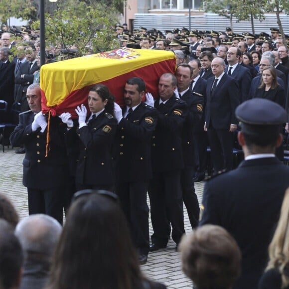 La reine Letizia et le roi Felipe VI d'Espagne assistaient le 15 décembre 2015 aux funérailles de Jorge Garcia Tudela et Isidro Gabino San Martin Hernandez, deux policiers espagnols tués à l'ambassade d'Espagne à Kaboul (Afghanistan) lors d'un attentat perpétré par un commando taliban.