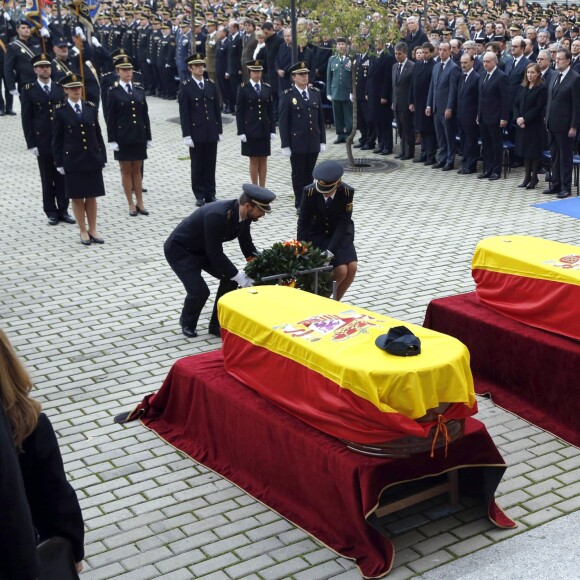 La reine Letizia et le roi Felipe VI d'Espagne assistaient le 15 décembre 2015 aux funérailles de Jorge Garcia Tudela et Isidro Gabino San Martin Hernandez, deux policiers espagnols tués à l'ambassade d'Espagne à Kaboul (Afghanistan) lors d'un attentat perpétré par un commando taliban.