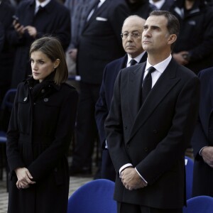 La reine Letizia et le roi Felipe VI d'Espagne assistaient le 15 décembre 2015 aux funérailles de Jorge Garcia Tudela et Isidro Gabino San Martin Hernandez, deux policiers espagnols tués à l'ambassade d'Espagne à Kaboul (Afghanistan) lors d'un attentat perpétré par un commando taliban.