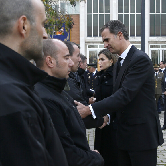 La reine Letizia et le roi Felipe VI d'Espagne assistaient le 15 décembre 2015 aux funérailles de Jorge Garcia Tudela et Isidro Gabino San Martin Hernandez, deux policiers espagnols tués à l'ambassade d'Espagne à Kaboul (Afghanistan) lors d'un attentat perpétré par un commando taliban.
