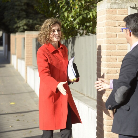 La reine Letizia d'Espagne arrive à la fédération espagnole des maladies rares à Madrid, le 9 décembre 2015.