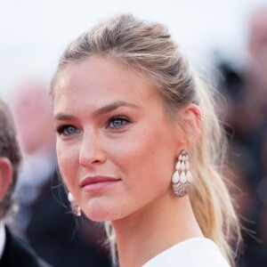 Bar Refaeli (bijoux de Grisogono) - Montée des marches du film "La Tête Haute" pour l'ouverture du 68 ème Festival du film de Cannes – Cannes le 13 mai 2015