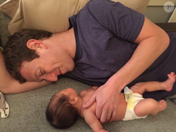 Mark zuckerberg a publié une photo avec sa fille Maxima sur sa page Facebook, le 8 décembre 2015.