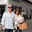  Didier Deschamps et son &eacute;pouse Claude, rencontr&eacute;e il y a pr&egrave;s de 25 ans, lors d'une promenade &agrave; Cannes, le 5 avril 2011. 