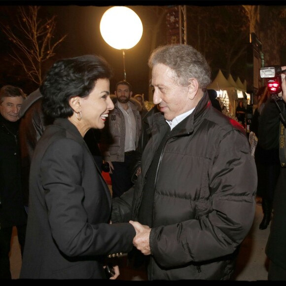 Rachida Dati et Michel Drucker, lors de l'inauguration de la patinoire de la tour Eiffel, à Paris dans le 7e arrondissement, le 18 décembre 2015. © Alain Guizard