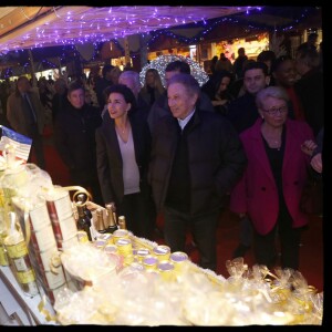 Rachida Dati et Michel Drucker, lors de l'inauguration de la patinoire de la tour Eiffel, à Paris dans le 7e arrondissement, le 18 décembre 2015. © Alain Guizard