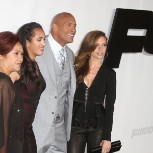 Dwayne Johnson, sa mère Ata, sa fille Simone Alexandra Johnson et sa petite amie Lauren Hashian - Avant-première du film "Fast and Furious 7" à Hollywood, le 1er avril 2015.