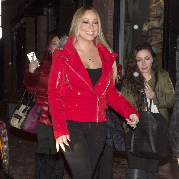 Exclusif -Mariah Carey fait ses courses de Noël à Aspen le 20 décembre 2015.