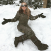 Mariah Carey fait une bataille de boules de neige lors de ses vacances à Aspen / photo postée sur Instagram, le 20 décembre 2015.