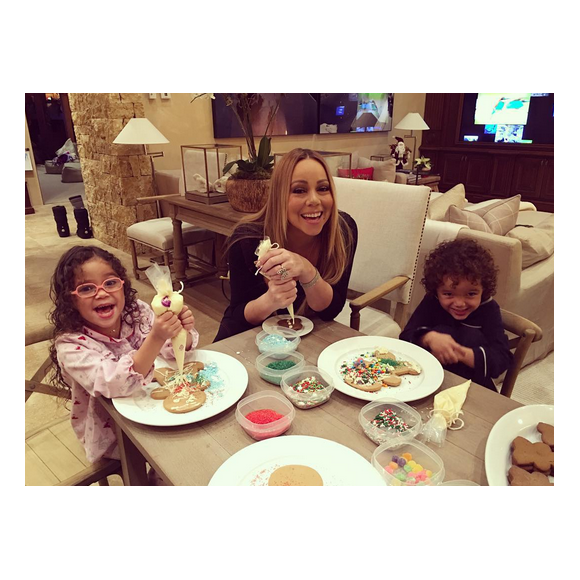 Mariah Carey en vacances à Aspen avec ses enfants, Monroe et Moroccan / photo postée sur Instagram, le 21 décembre 2015.