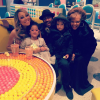 Mariah Carey est allé dîner avec ses enfants Monroe et Moroccan ainsi que leur père Nick Cannon et leur grand-mère / photo postée sur Instagram, le 19 décembre 2015.