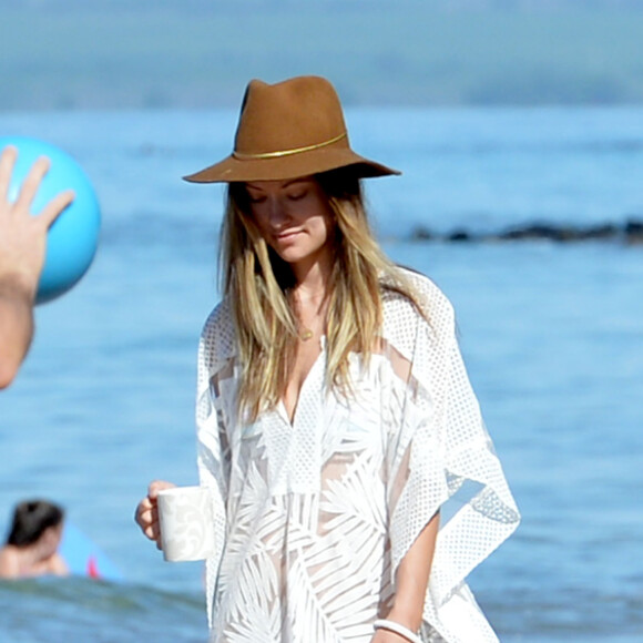 Exclusif - Olivia Wilde avec Jason Sudeikis et leur fils Otis passent une belle journée ensoleillée sur une plage à Hawaii le 18 décembre.