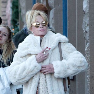 Exclusif - Melanie Griffith passe ses vacances à Aspen avec ses filles Dakota Johnson et Stella Banderas le 18 décembre 2015.