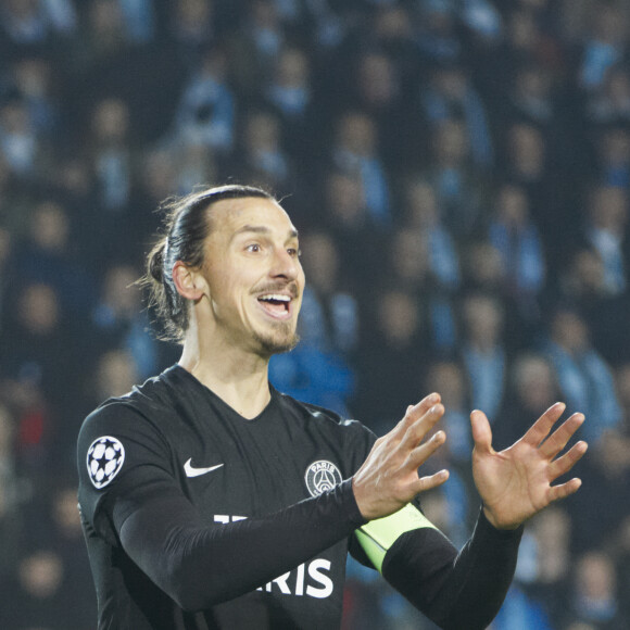 Zlatan Ibrahimovic lors de la rencontre de ligue des champions entre le PSG et Malmö à Malmö en Suède le 25 novembre 2015