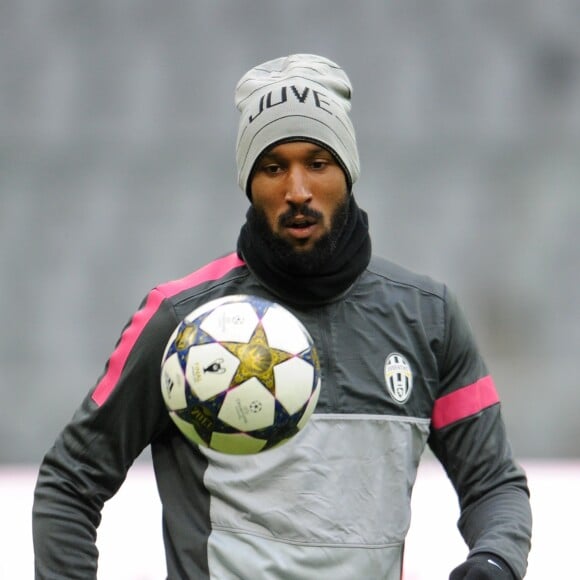 Nicolas Anelka à l'échauffement avec la Juventus de Turin à l'Allianz Arena de Munich, le 1er avril 2013