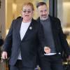 Elton John et son mari David Furnish au centre commercial Barneys New York à Beverly Hills. Los Angeles, le 22 décembre 2015.