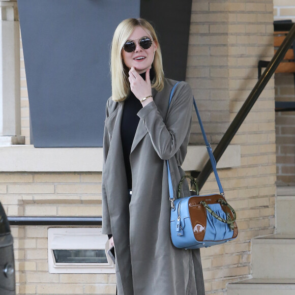 Elle Fanning au centre commercial Barneys New York à Beverly Hills. Los Angeles, le 22 décembre 2015.