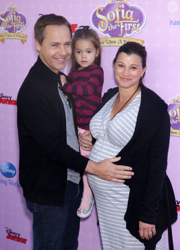 Chad Lowe avec sa femme Kim, enceinte, et leur fille Mabel - Premiere de "Sofia The First: Once Upon a Princess " aux studios de Walt Disney a Los Angeles , le 10 novembre 2012