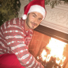 David Beckham en Père Noël, près d'une cheminée. Photo publiée le 25 décembre 2015.