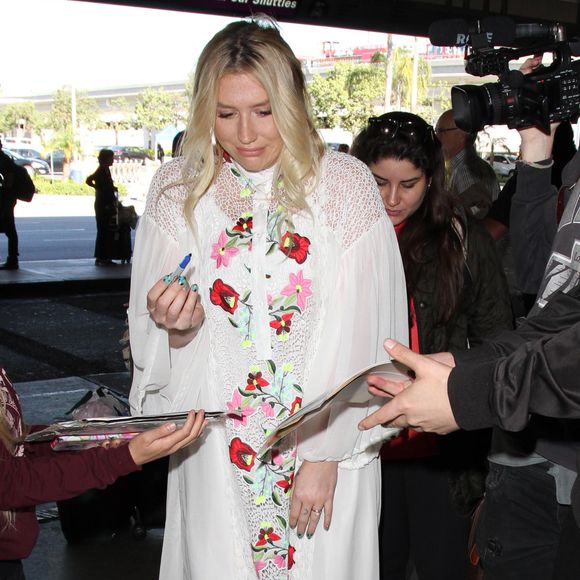 Kesha à l'aéroport de Los Angeles, LAX, le 16 décembre 2015