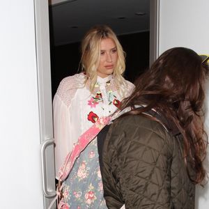 Kesha à l'aéroport de Los Angeles, LAX, le 16 décembre 2015