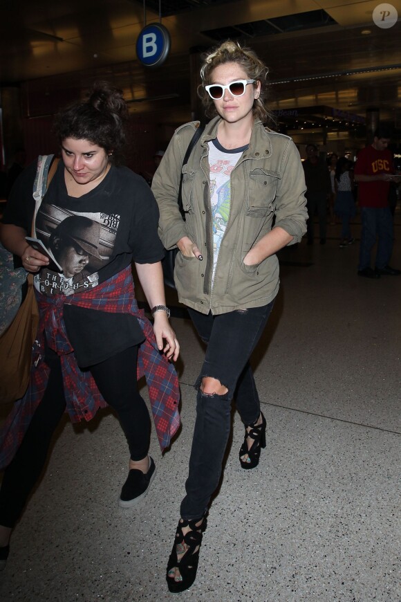 Kesha arrive à l'aéroport de LAX à Los Angeles, le 17 octobre 2015