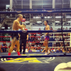 Un match de boxe thaï - Johnny Hallyday en famille en Thaïlande, décembre 2015.