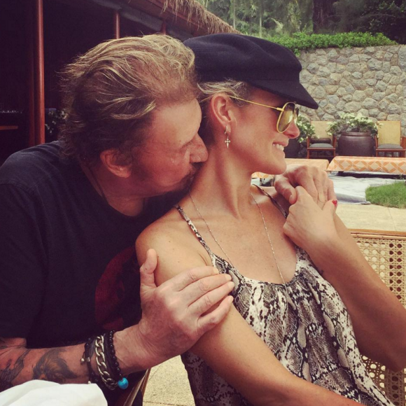 Johnny et Laeticia, amoureux à Phuket - Johnny Hallyday en famille en Thaïlande, décembre 2015.