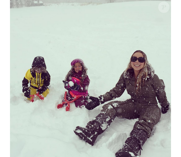 Mariah Carey en vacances à Aspen avec ses enfants, Monroe et Moroccan . Photo postée sur Instagram le 28 décembre 2015.