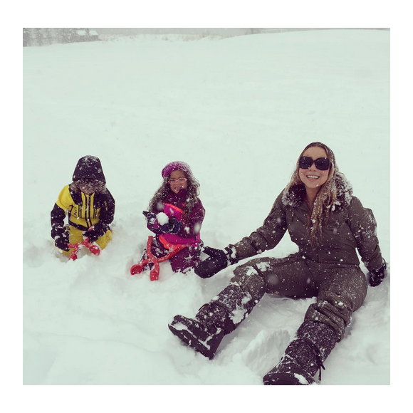 Mariah Carey en vacances à Aspen avec ses enfants, Monroe et Moroccan . Photo postée sur Instagram le 28 décembre 2015.