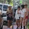Rita Ora, sa soeur Elena et Daisy Lowe se retrouvent à la plage à Miami le 30 décembre 2015.