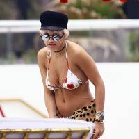 Rita Ora, Christina Milian... 2016 en bikini, les pieds dans l'eau !