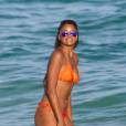 Claudia Jordan profite d'un après-midi ensoleillé sur la plage de Miami, le 1er janvier 2016.