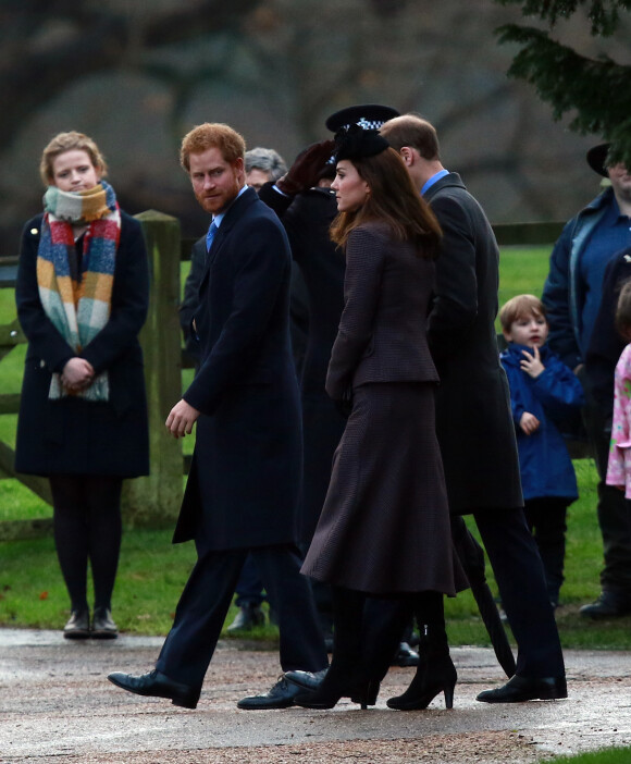 Le prince Harry, le prince William et Kate Middleton à Sandringham le 28 décembre 2015 pour la messe en l'église St Mary Magdalene.