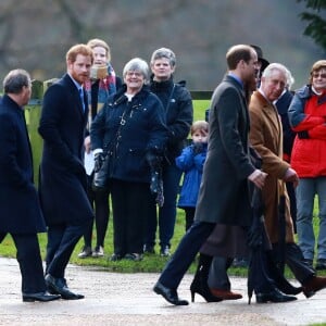 Le prince Harry, le prince William, Kate Middleton et le prince Charles à Sandringham le 28 décembre 2015 pour la messe en l'église St Mary Magdalene.