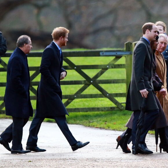 Le prince Harry, le prince William, Kate Middleton et le prince Charles à Sandringham le 28 décembre 2015 pour la messe en l'église St Mary Magdalene.