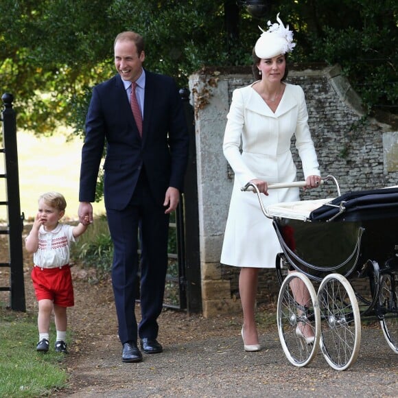 Le prince William, Kate Middleton, la duchesse de Cambridge et le prince George de Cambridge lors du baptême de la princesse Charlotte, à Sandringham, le 5 juillet 2015.