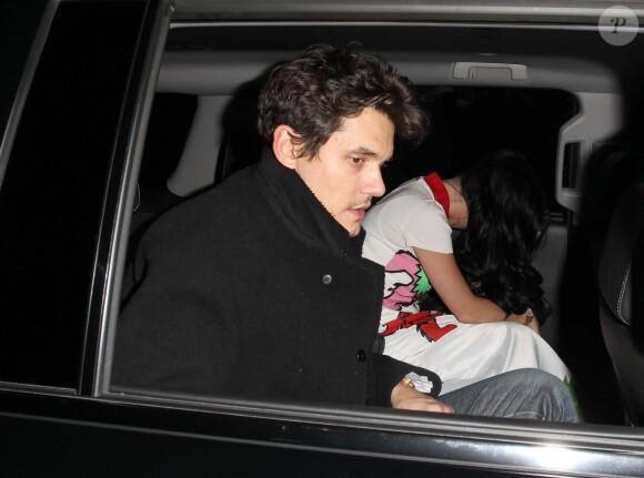 Katy Perry et John Mayer à la sortie du club ‘The Nice Guy' à West Hollywood. Katy Perry et John Mayer sont-ils en couple à nouveau? Le 31 décembre 2015