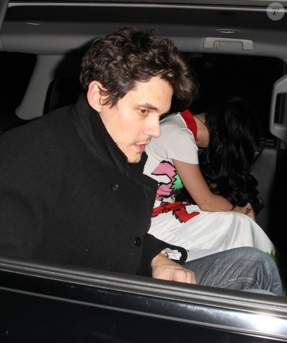 Katy Perry et John Mayer à la sortie du club ‘The Nice Guy' à West Hollywood. Katy Perry et John Mayer sont-ils en couple à nouveau? Le 31 décembre 2015