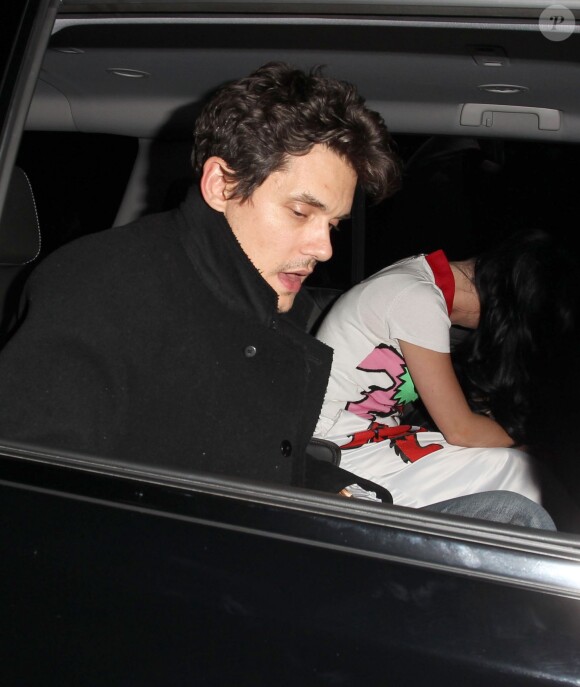 Katy Perry et John Mayer à la sortie du club ‘The Nice Guy' à West Hollywood. Katy Perry et John Mayer sont-ils en couple à nouveau? Le 31 décembre 2015