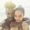 Ruckus (Greg Andrews) et Shanina Shaik sont fiancés ! Le top model de 24 ans a accepté la demande de son chéri et dévoile sa jolie bague. Photo publiée le 4 janvier 2016.
