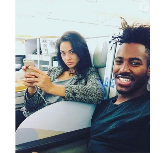 Photo de DJ Ruckus et Shanina Shaik en avion pour Dubäi publiée le 29 décembre 2015.