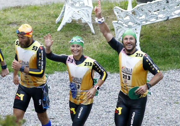 Pippa Middleton et son frère James ont bouclé le 7 septembre 2015 en Suède, avec leurs amis James Matthews et Jons Bartholdson, la course Otillo - 10 km de nage en eau libre et 65 km de trail.