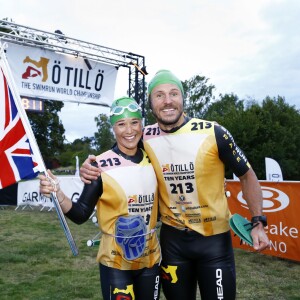 Pippa Middleton et son frère James ont bouclé le 7 septembre 2015 en Suède, avec leurs amis James Matthews et Jons Bartholdson, la course Otillo - 10 km de nage en eau libre et 65 km de trail.