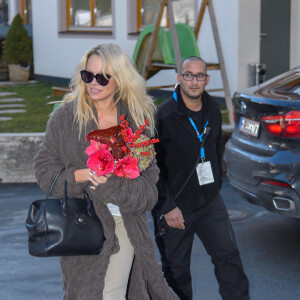 Pamela Anderson - Pamela Anderson et Heather Mills participent au "Formula Snow 2015" à Saalbach-Hinterglemm (Autriche) le 4 décembre 2015.