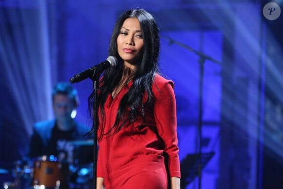 Exclusif - Anggun, lors de l'enregistrement de l'émission Du côté de chez Dave, le 9 décembre 2015 pour une diffusion le 10 janvier sur France 3.