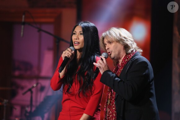 Exclusif - Anggun et Nilda Fernandez, lors de l'enregistrement de l'émission Du côté de chez Dave, le 9 décembre 2015 pour une diffusion le 10 janvier sur France 3.