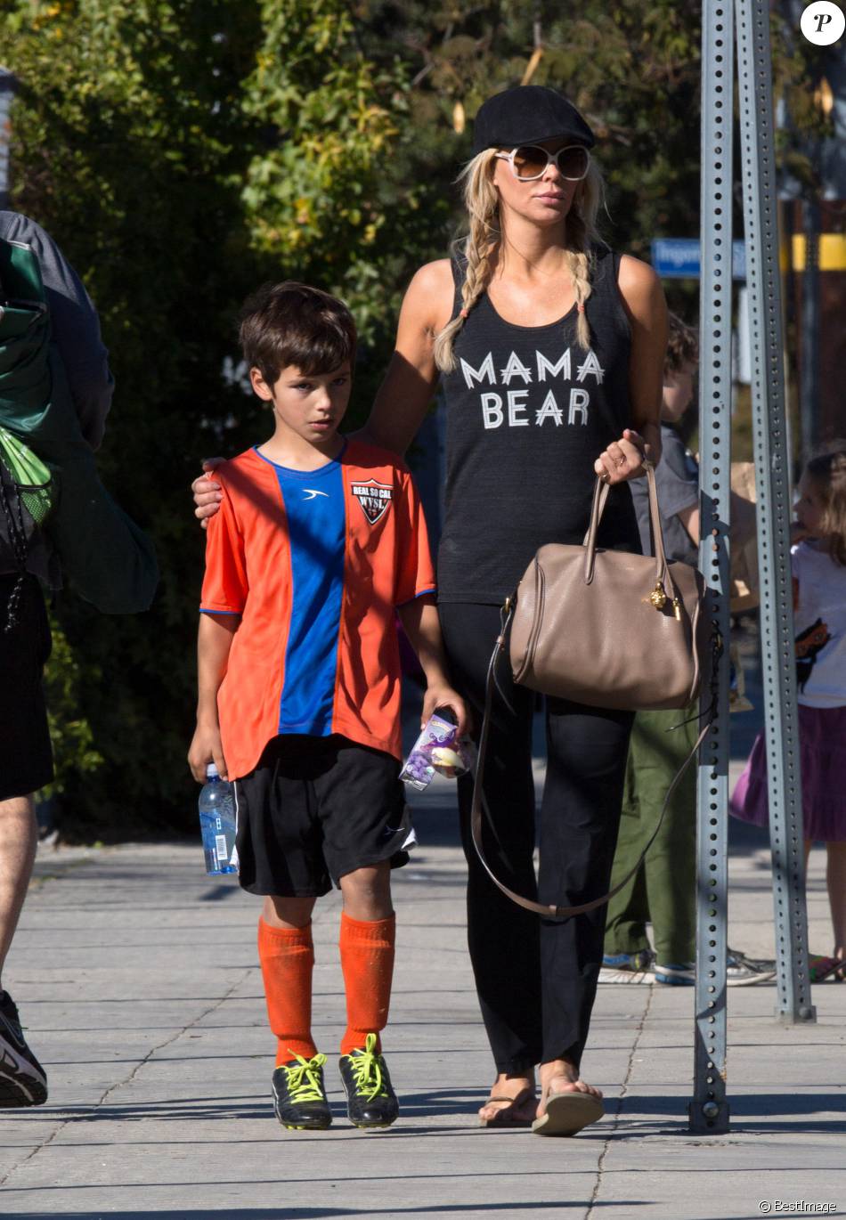 Brandi Glanville récupère son fils Jake au football à Woodland Hills le