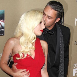 Lady Gaga et son fiancé Taylor Kinney à la première de "American Horror Story: Hotel" à Los Angeles, le 3 octobre 2015.